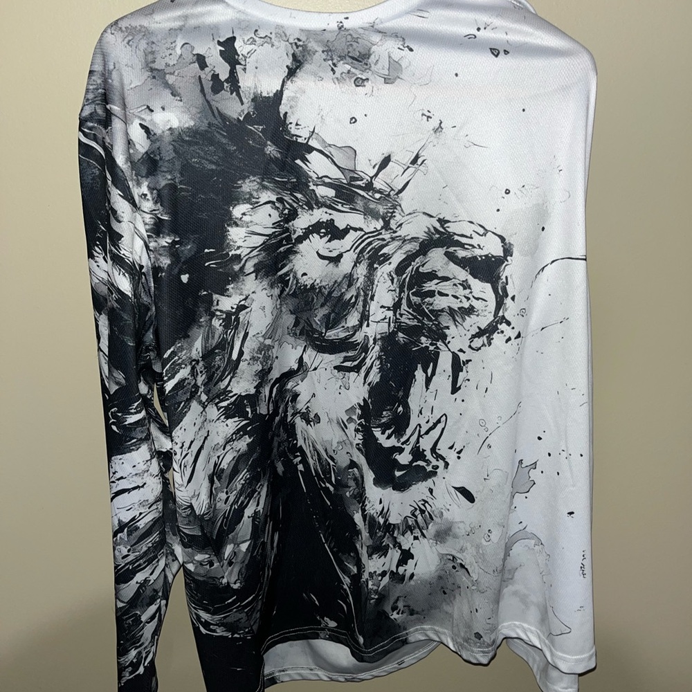 Epic Lion Graphic Longsleeve